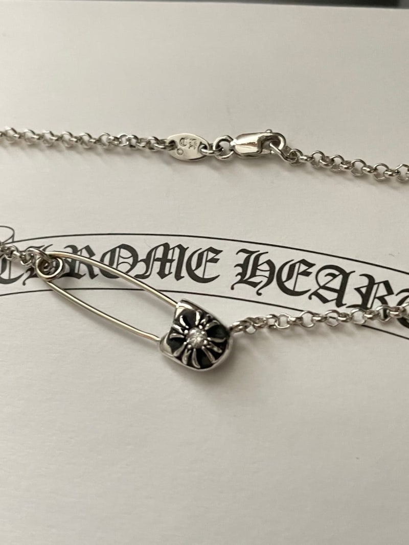 실크로드를 담은 안전한 여정, 크롬하츠 세이프티핀 목걸이