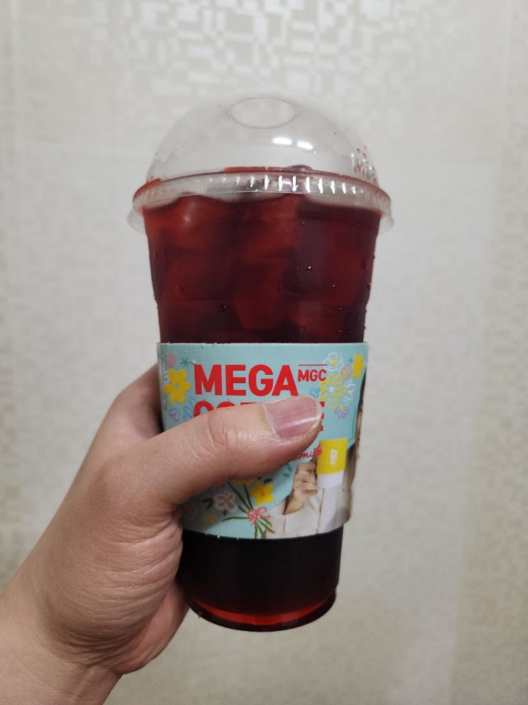  체리와 콜라의 만남 메가커피에이드음료메뉴 체리콕 칼로리정보 및 후기