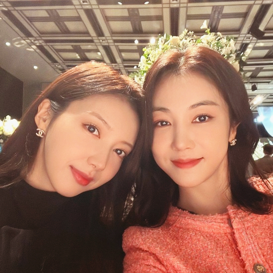 배우 김옥빈 <b>동생 채서진 결혼</b> 남편 직업 나이 차이 프로필