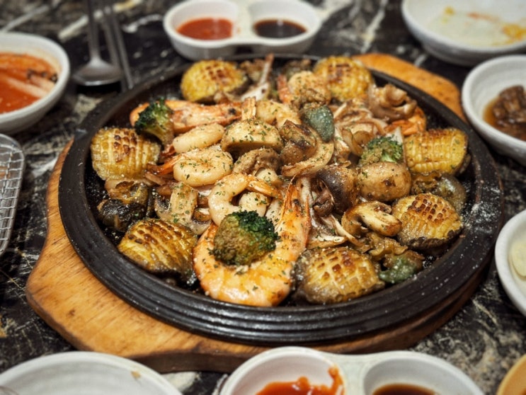  퇴사 9일차 마포역, 공덕역 맛집 팔팔전복에서 사촌형과 저녁 전복버터구이 전복회 (먹고 프릳츠커피)