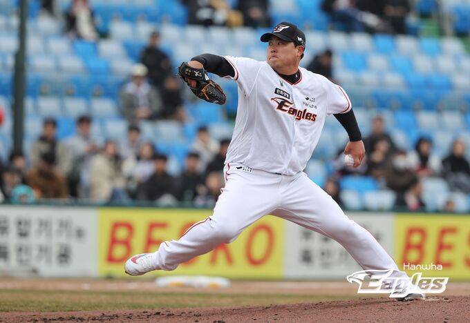<b>류현진</b>, 4이닝 <b>1실점 호투</b> 최고구속 '148km 쾅!'