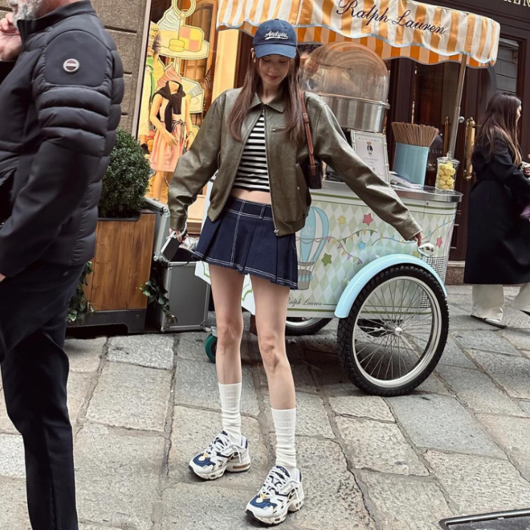  서현 유럽 여행룩 가죽 재킷 셀린느 가방 정보