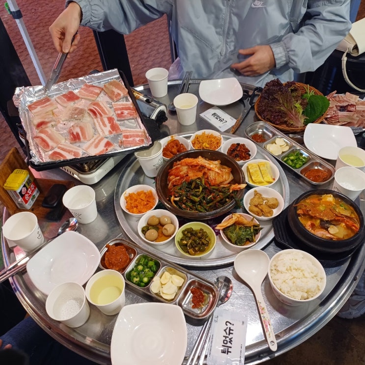  11가지 한식반찬과 냉삼 수원 행궁동 고깃맛집 빨간지붕