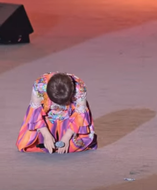  인성 보이는 가수 김연자ㅣ관객 향해 큰절하는 트로트가수 김연자
