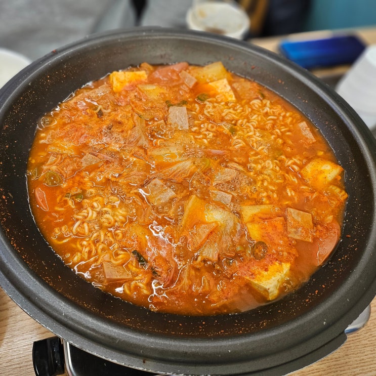  부산대 가성비 킹 친구집 부대찌개 후기 (부산 장전동 맛집, 가격, 메뉴, 주차 주차장)
