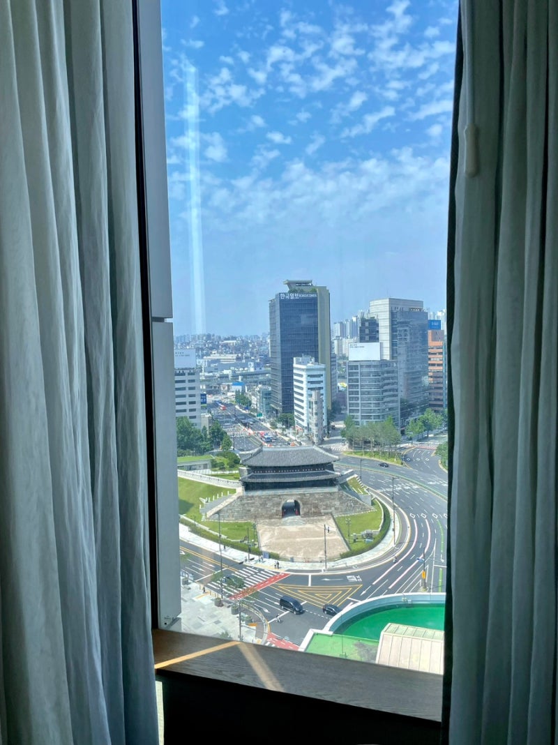 4성급 시청 <코트야드 메리어트 서울 남대문> 🌃 이그제큐티크 코너룸 / 남대문 밤산책 / 남산뷰 / 남대문뷰 / 숭례문뷰 / 룸  업글 / 투숙 가격 : 네이버 블로그