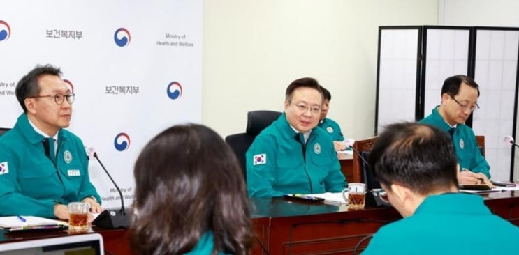 보복부 <b>장차관</b>이 참 잘하고 있네. 사표내라!/최석태/