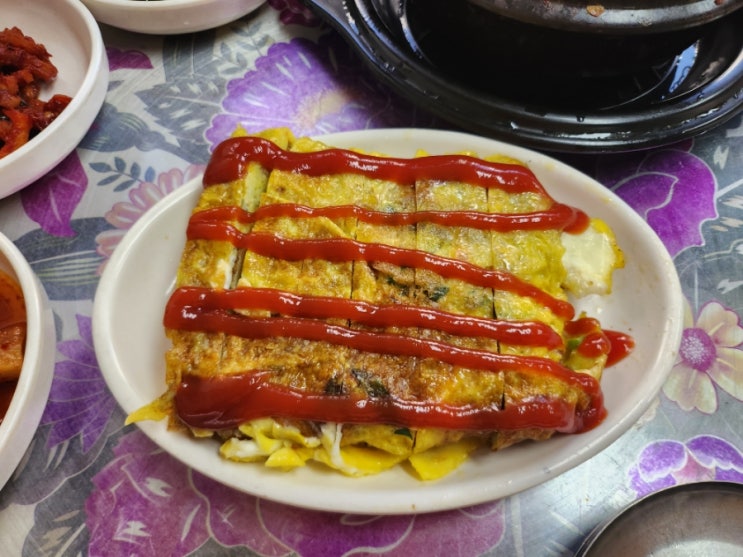  상남동 김치찌개 찐맛집, 두툼 계란말이는 밑반찬으로 나옴