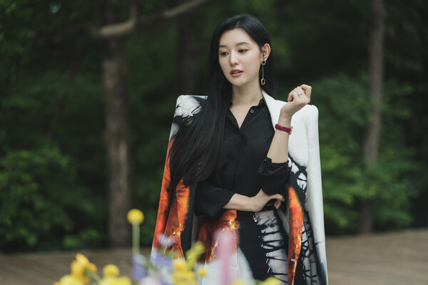 '눈물의 여왕' 김지은, '개천서 난 용' 잡는 '헬기 탄 공주' '눈물의 여왕' 김지은, '개천서 난 용' 잡는 '헬기 탄 공주'