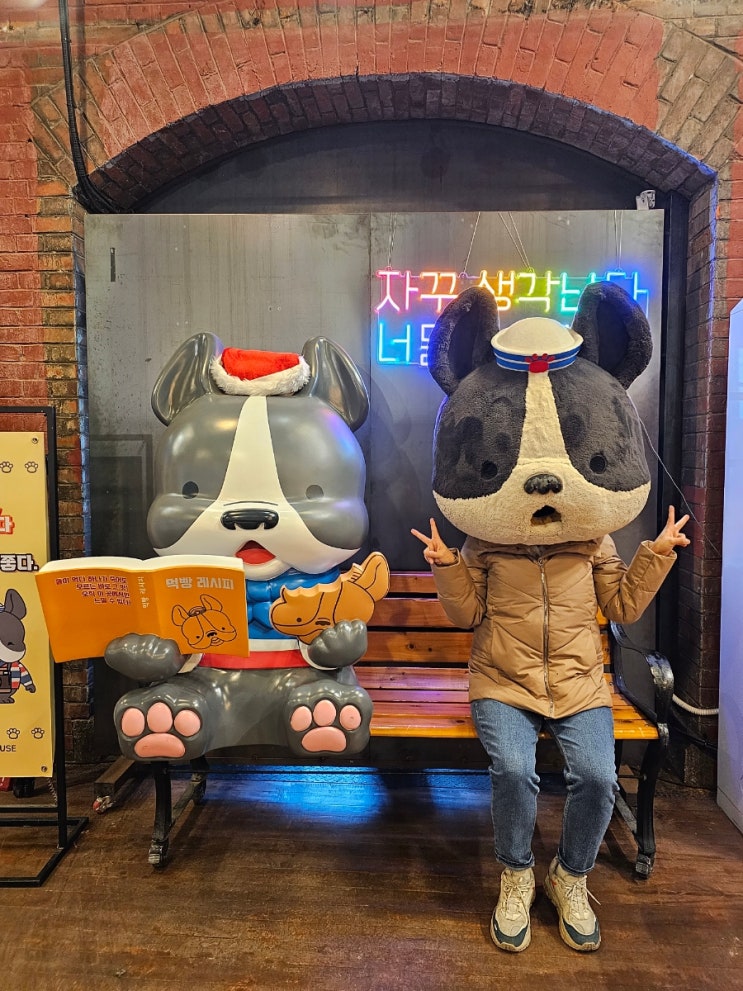  구)군산세관 본관 인문학 창고 정담 & 먹방이와 친구들 카페 고종황제 커피