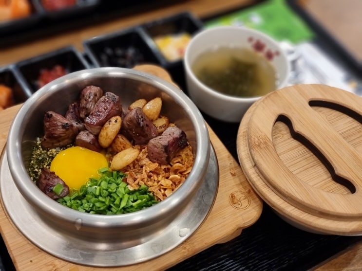 일산 백석역 웨이팅 맛집 '참솥' 스테이크덮밥과 매콤제육덮밥 그리고 아이가 좋아했던 고등어구이까지