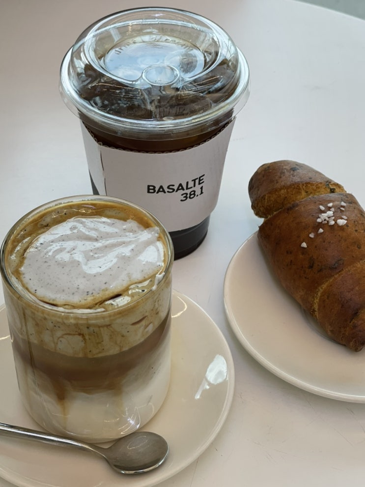  철원 카페 바잘트38.1 빵맛집!
