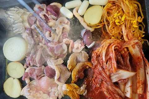 솥뚜껑생생오리 이미지