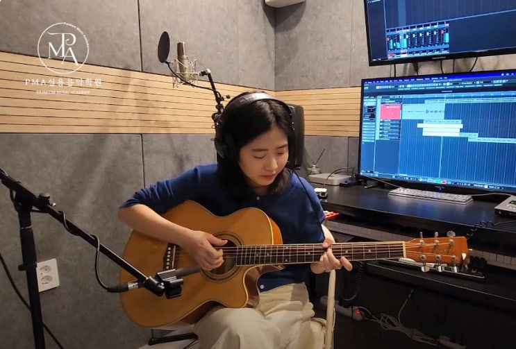<b>아이유</b>-<b>금요일에만나요</b> 가사/뮤비/기타커버 [동탄기타레슨]
