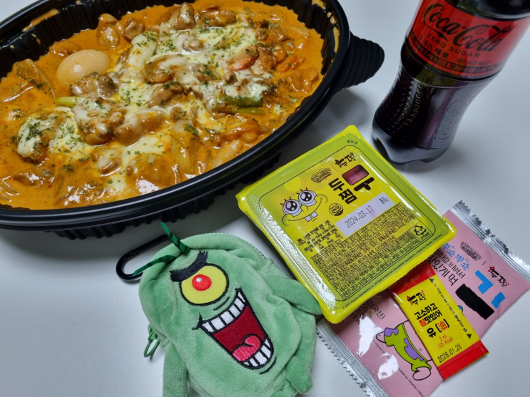  전북 전주 찜닭 중화산동 두찜 스폰지밥 뚱이 플랑크톤 전자 마그넷 키링 파우치 로제 찜닭 저메추 점메추 술안주 추천 불고기 피자