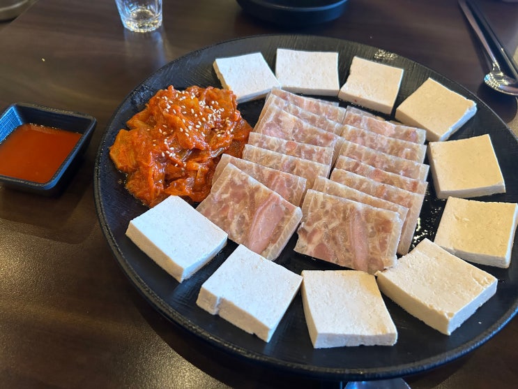  강원도 남춘천역 술집 나들목1989(편육두부김치, 콘치즈, 매운떡볶이)