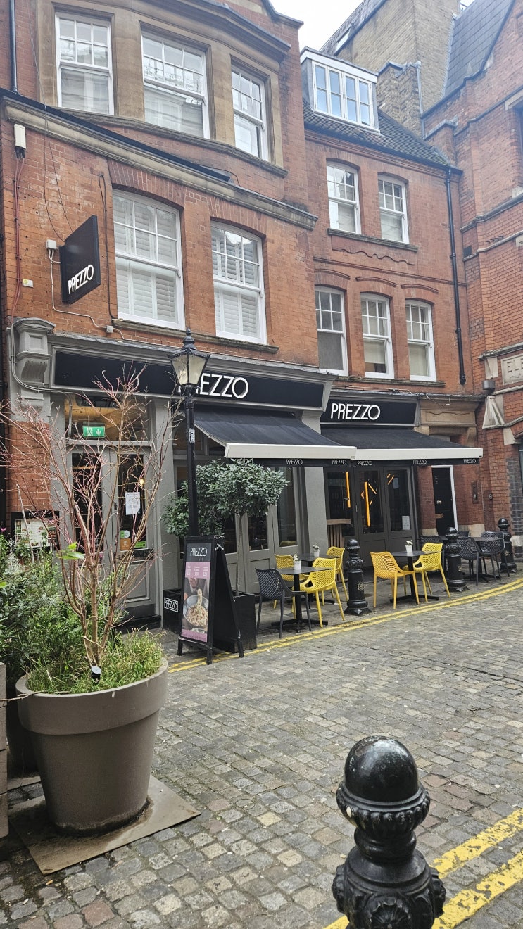  영국 런던 'Prezzo' 켄싱턴 팰리스 치아바타 샌드위치, 홍차 맛집 :)