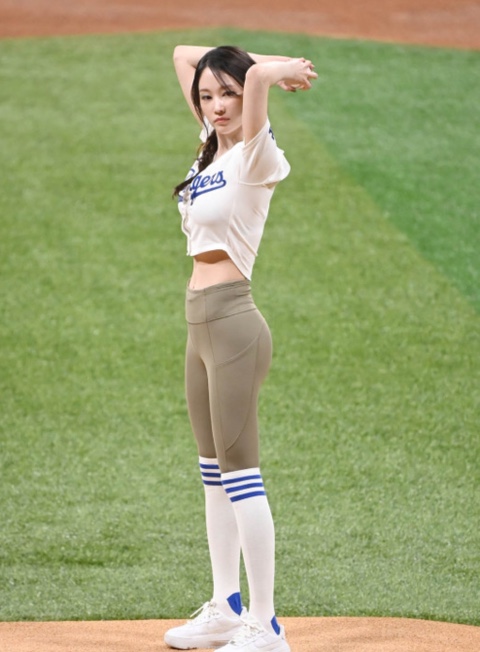 다저스도 깜짝…<b>전종서</b>, 개미허리+골반라인 드러낸 <b>레깅스</b>... 