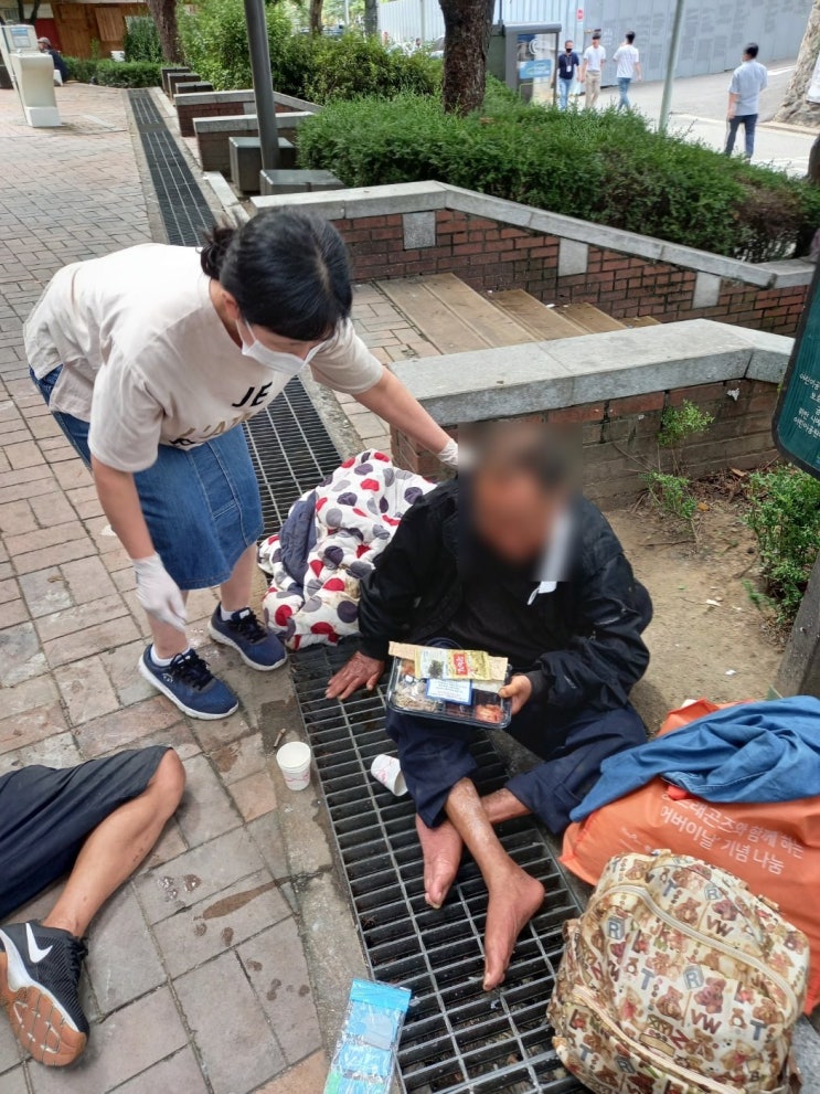 “죽을 때까지 손 잡을 것”…후암동 쪽방촌 다정한 이웃, 구재영 목사 “죽을 때까지 손 잡을 것”…후암동 쪽방촌 다정한 이웃, 구재영 목사