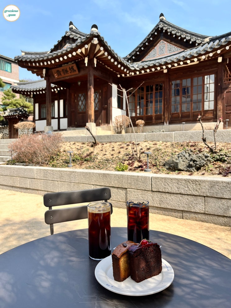 안국 북촌카페 로우루프* 내돈내산 한옥 뷰 야외테라스 파운드케익/ 창덕궁 디저트 안국 북촌카페 로우루프* 내돈내산 한옥 뷰 야외테라스 파운드케익/ 창덕궁 디저트