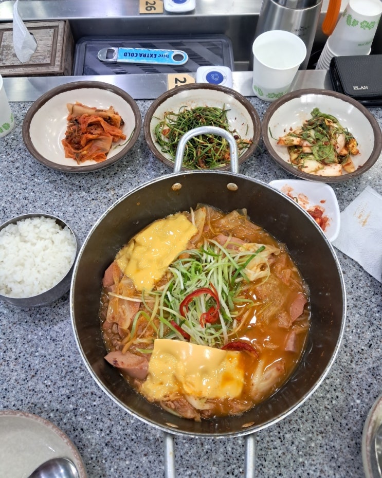 이태원 맛집_ 바다식당 존슨탕 맛집 맵지 않은 부대찌개 이태원 맛집_ 바다식당 존슨탕 맛집 맵지 않은 부대찌개