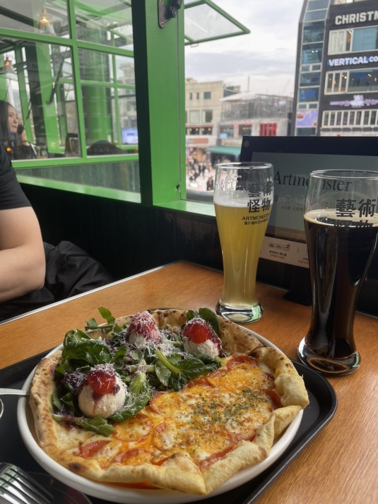  홍대수제맥주 데이트, 아트몬스터 홍대역점 화덕피자랑 맥주 존맛