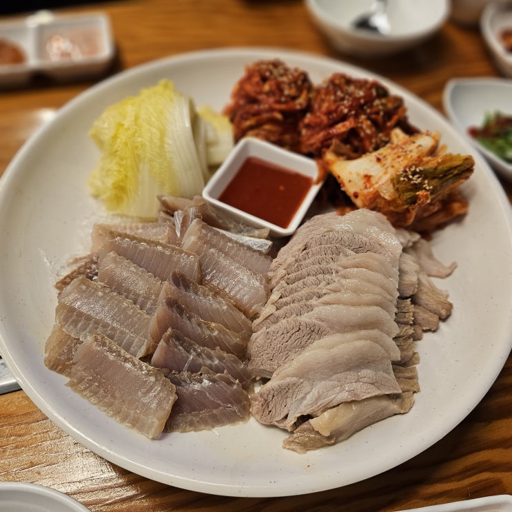  [등촌역 맛집] 가브리살로 만든 보쌈에 해물칼국수는 서비스 《만배아리랑》
