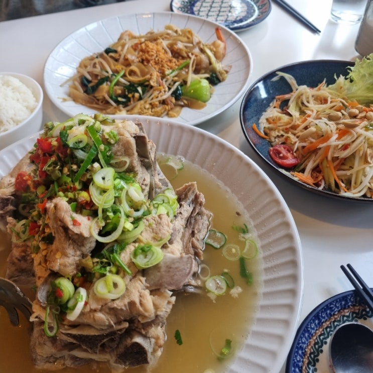  가로수길 맛집 찐 태국음식 즐길 수 있는 꿍탈레