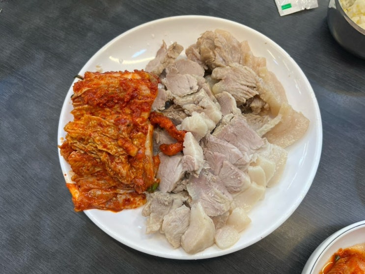  훼미리손칼국수보쌈, 평범한 맛 성수 핫플 비추천 솔직후기