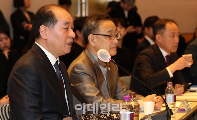 초단타매매·LP 공매도 조사 추진…이복현 “불법 엄벌” 초단타매매·LP 공매도 조사 추진…이복현 “불법 엄벌”