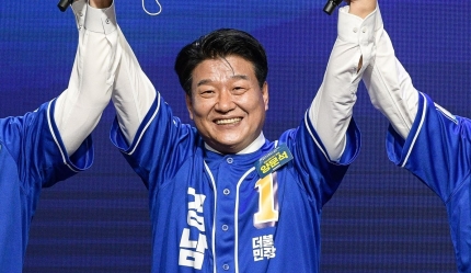 <b>양문석</b> ‘<b>노무현</b> <b>비하</b>’ 사과...원조 친노 윤건영 “분노 참기... 