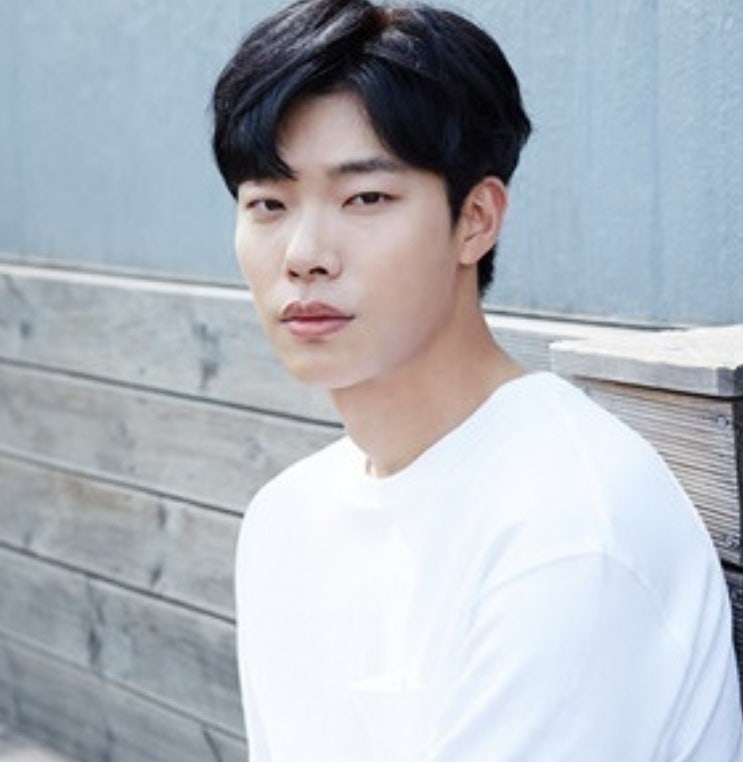 "혜리는 7년 낭비”... ‘<b>한소희</b> 연인’ <b>류준열</b>에 <b>악플</b> 폭탄