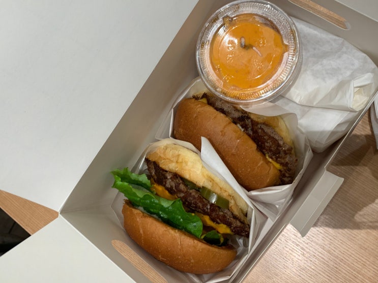  여의도 수제버거 더현대서울 버거맛집 폴트버거 FAULT BURGER