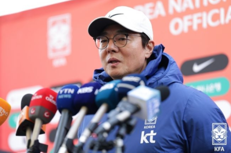 황선홍호의 대표팀 소집, 자숙 분위기, 한국 축구 대표팀의 태국전 집중 훈련 황선홍호의 대표팀 소집, 자숙 분위기, 한국 축구 대표팀의 태국전 집중 훈련