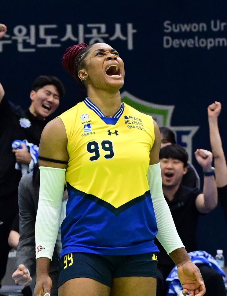 V-리그 6라운드 MVP OK금융그룹 <b>레오</b>, <b>현대건설 모마</b>