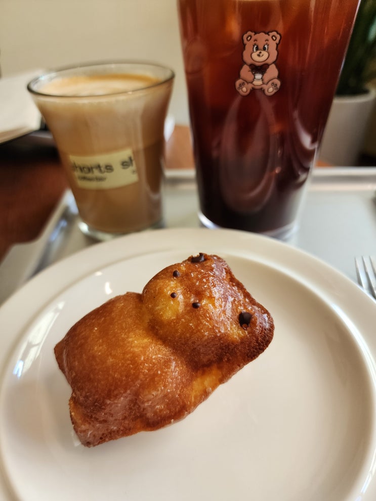  귀염뽀쟉한 곰돌이 마들렌이 있는 디저트 맛집 포항 문덕 숏츠커피바