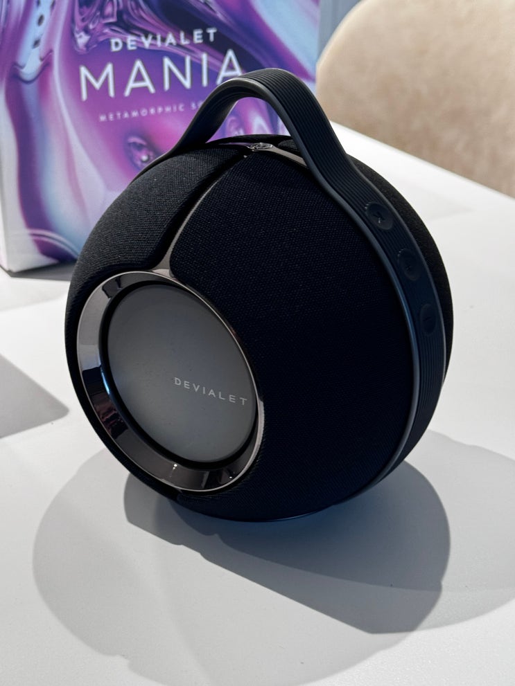  크롬이 돋보이는 드비알레 마니아 블랙(Devialet Mania)