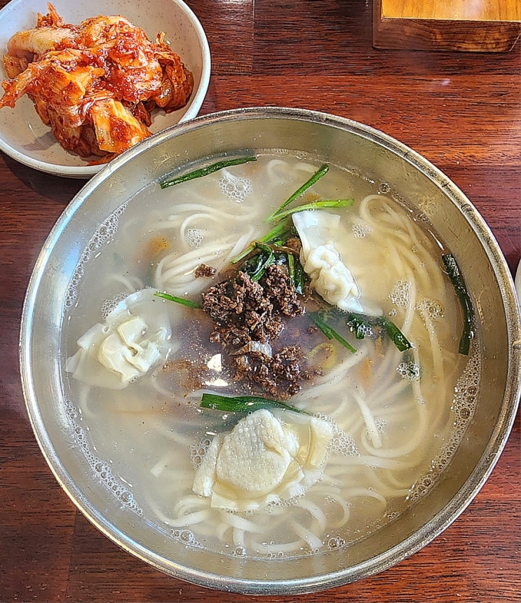  강남교자 동대문점 - 동대문역사문화공원역 근처 점심메뉴 추천! 고기고명이 인상적인 칼국수 맛집