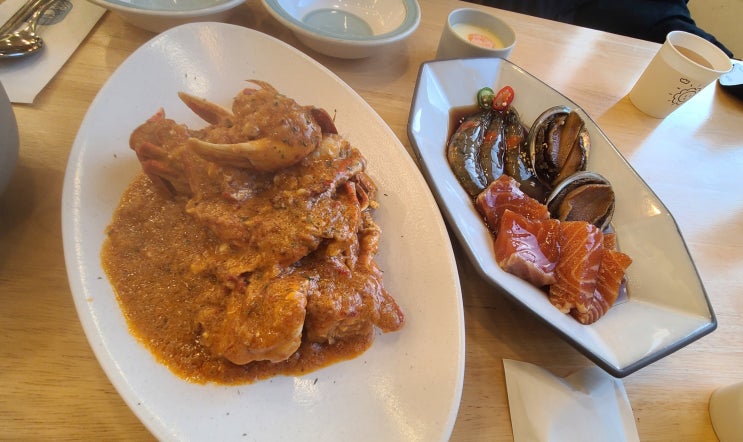 인천시 을왕동에서 간장해물장 맛집인 [지금 식당] 입니다.
