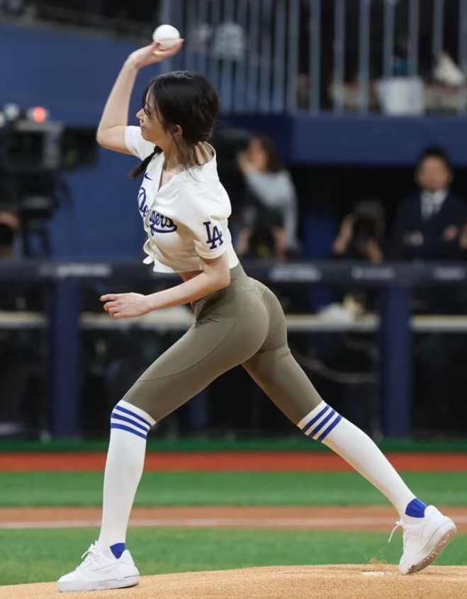 <b>손석구 엉덩이</b> 노출연기 대역 없이 소화? 전종서 시구 화재!