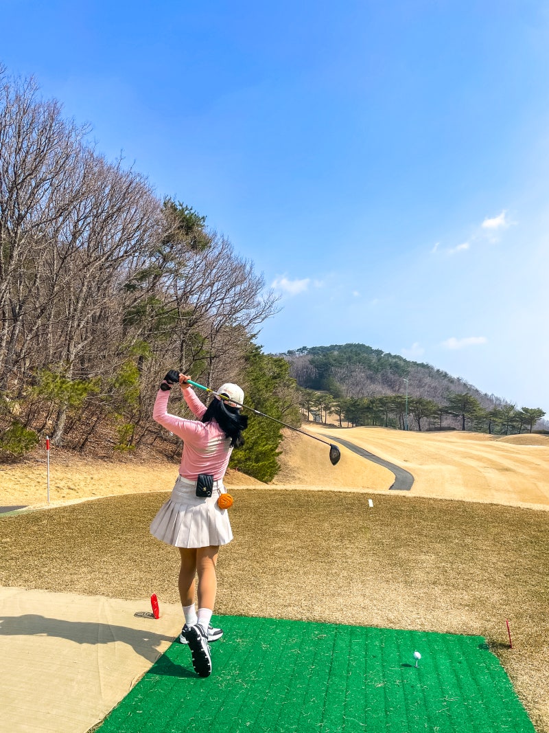 제이린드버그 여성골프웨어 VENT500 골프화 추천 봄 라운딩룩