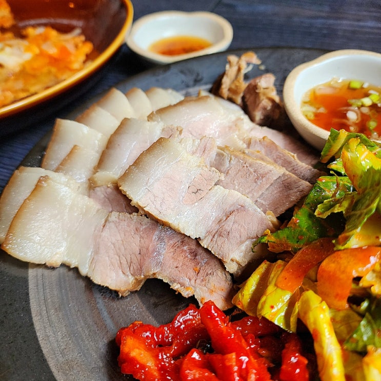  홍대술집 밍키친 시그니처 볶음김치전과 오늘의 메뉴 강추