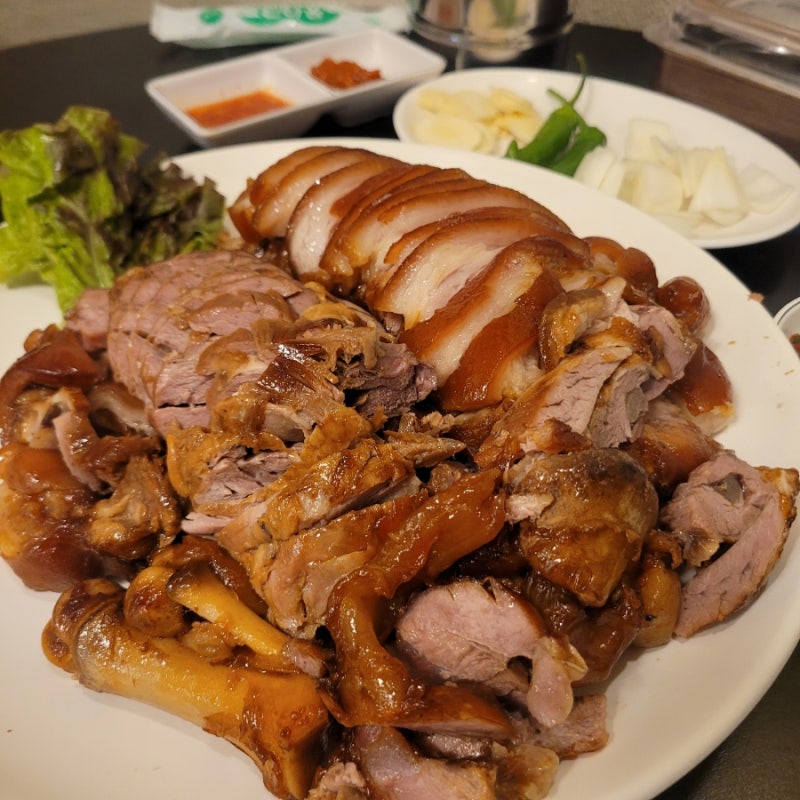 마천 시장 맛집 장충동 한방족발 노랑앞치마 족발 메뉴 추천