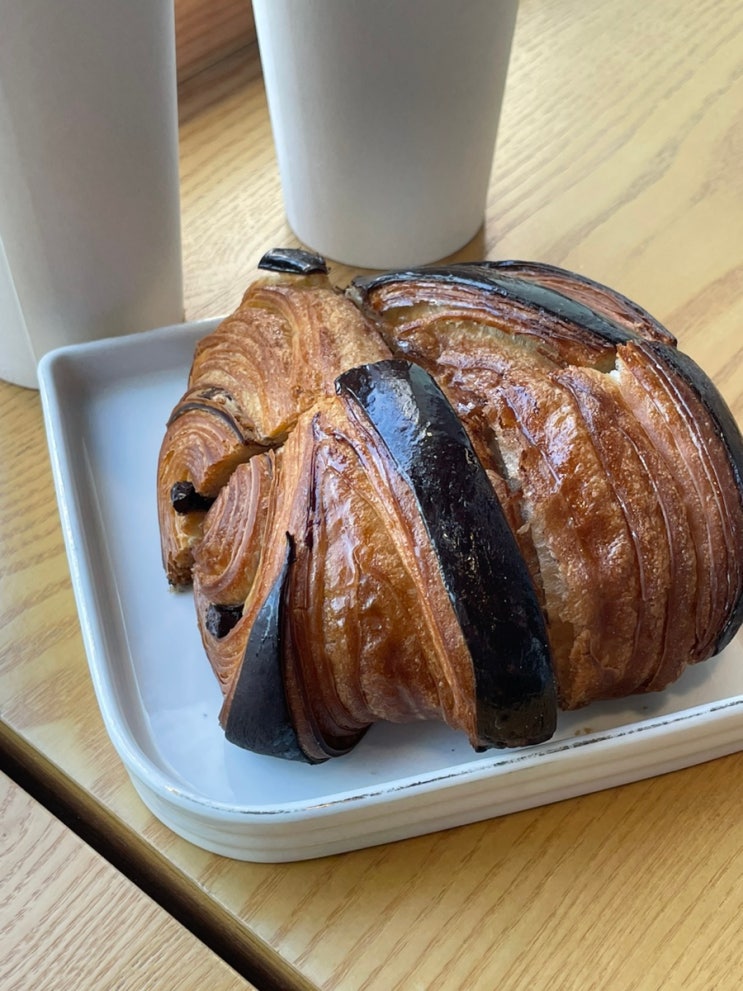  빵 종류가 많은 명동 카페 명동양과!