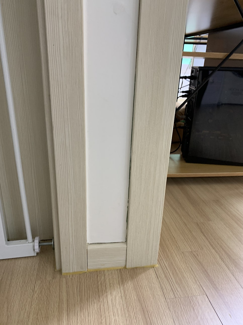문틀 찢어진 시트지 보수 전문가