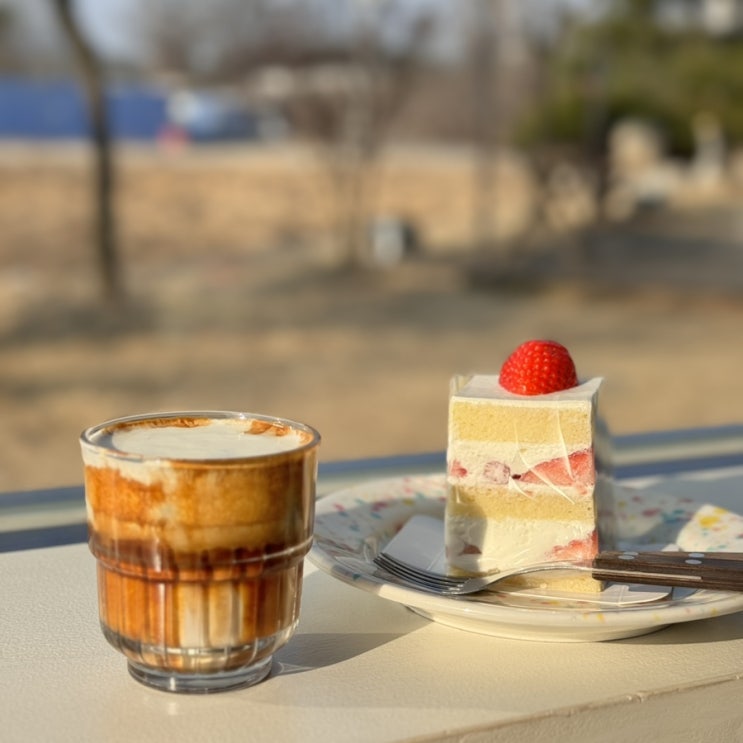  여주아울렛근처 딸기케익맛집 카페우즈