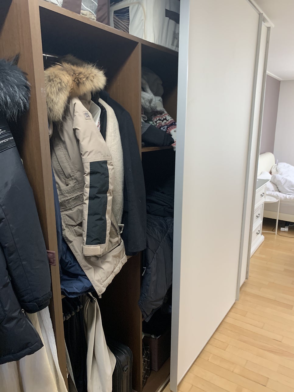 붙박이장 슬라이딩문이 움직이지 않아요