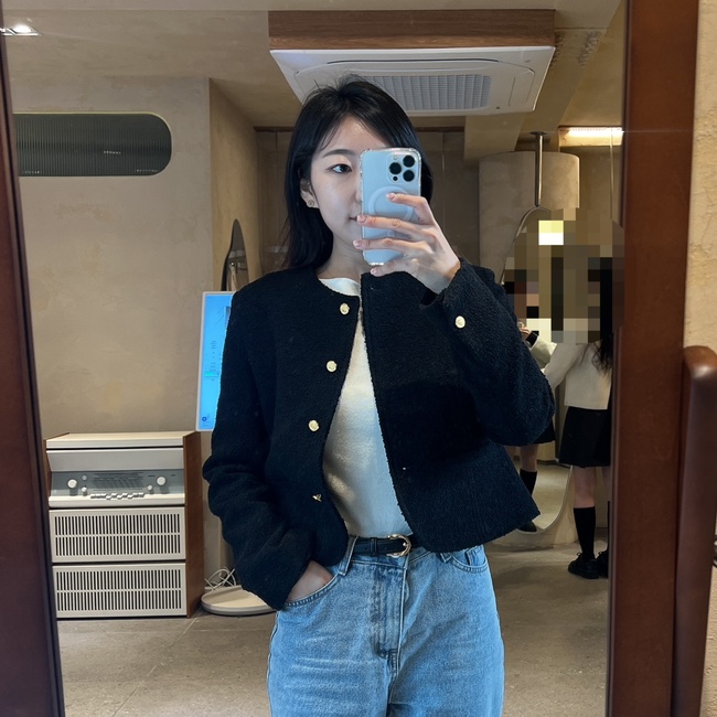  Siyazu 시야쥬 매장에서 맨투맨, 데님 바지, 트위드 자켓 피팅 해봤어요.