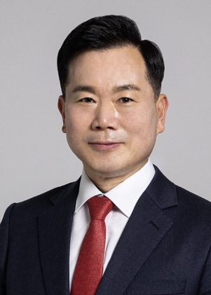 김승수 의원, <b>한동훈 위원장</b>으로부터 <b>대구</b> 북구을 후보 공천장... 