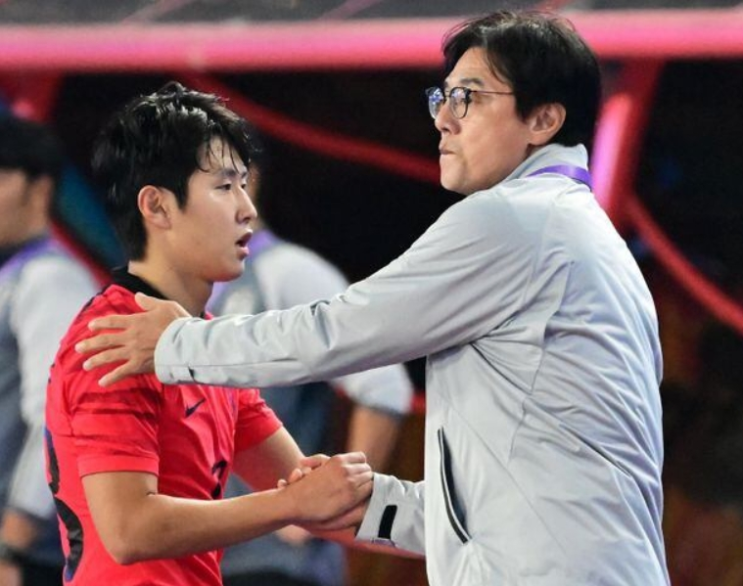 이강인, 귀국 후 대국민 사과 예정: 한국 축구 대표팀, 태국전 앞두고 내부 결속 강화 이강인, 귀국 후 대국민 사과 예정: 한국 축구 대표팀, 태국전 앞두고 내부 결속 강화